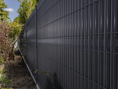 Clôture rigide professionnelle sur site d’accueil paysador